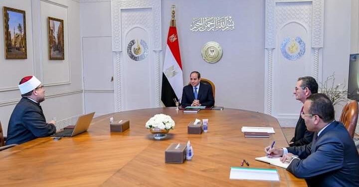 الرئيس يجتمع مع وزير الأوقاف ومستشار الرئيس للشئون المالية