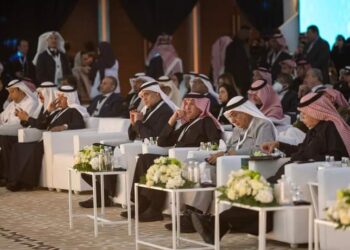 الأمير عبد العزيز بن سلمان.. نتعامل بشفافية مع وسائل الإعلام ونؤمن بدورها في تقويم المسار