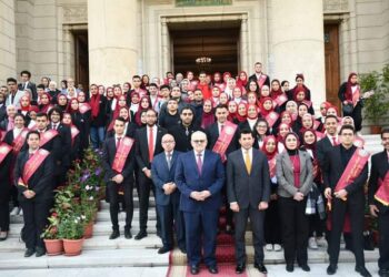 وزير الشباب والرياضة يستعرض محاور الإستراتيجية الوطنية للشباب والنشء مع طلبة اقتصاد وعلوم سياسية