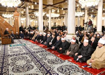 مجملُ سيرته (صلى الله عليه وسلم) يدور بين أمرين يتكاملان ولا يتناقضان