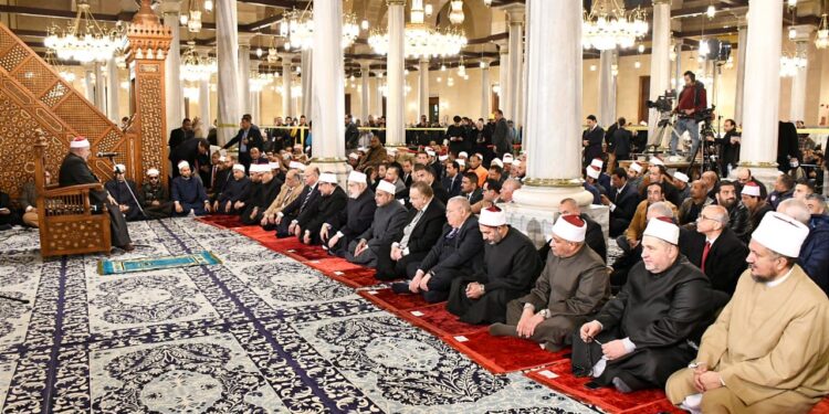 مجملُ سيرته (صلى الله عليه وسلم) يدور بين أمرين يتكاملان ولا يتناقضان