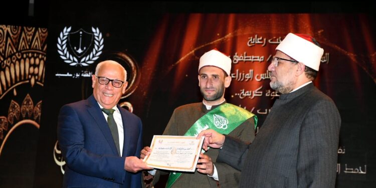 نشكر سيادة الرئيس على إكرامه لأهل القرآن