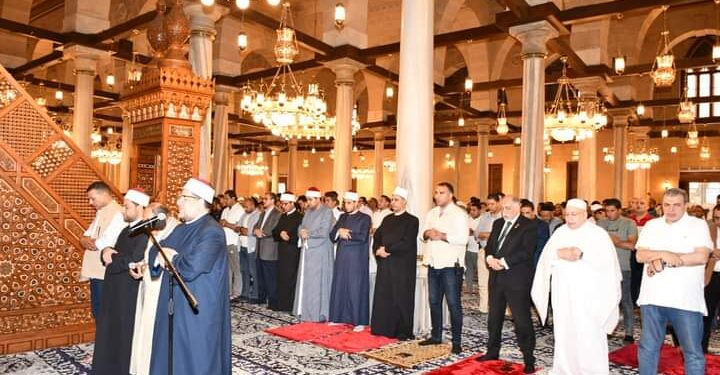 مصر تصلي على النبي (صلى الله عليه وسلم)