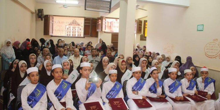 تكريم ٦٨٨ من حفظة القرآن بمركز الإمام بالجيزة