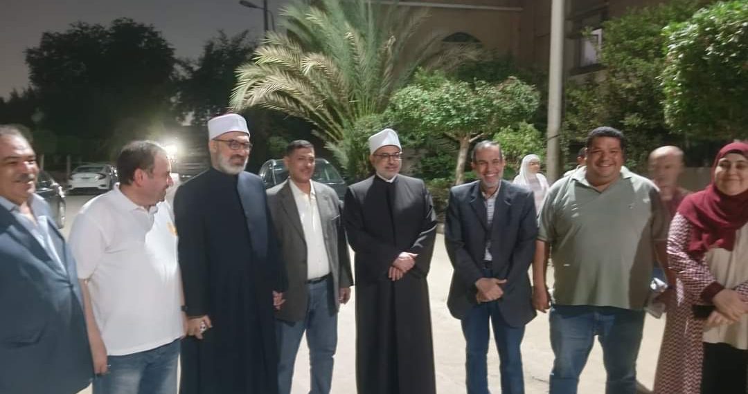 رئيس جامعة الأزهر يودع قافلة المساعدات الإنسانية للأشقاء في غزة
