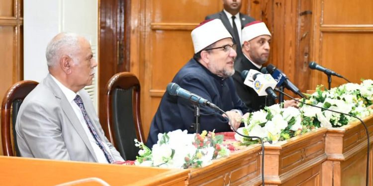 وزير الأوقاف يشيد بالموقف القوي الثابت للرئيس السيسي في مواجهة التحديات الخطيرة على منطقتنا