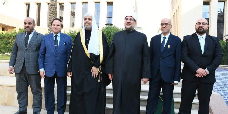 وزير الأوقاف وأمين عام رابطة العالم الإسلامي يهنئان سيادة الرئيس بفوزه الكبير بفترة رئاسية جديدة