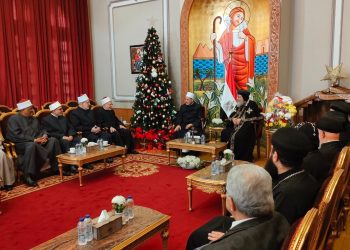 مفتي الجمهورية يهنئ البابا تواضروس بالكاتدرائية