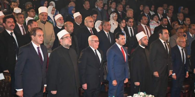 أهل القرآن هم أهل الله وخاصته وفي كرامتهم كل من يخدم القرآن