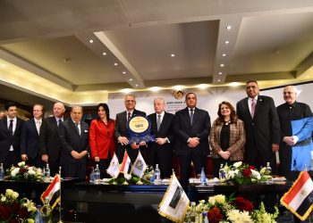 محافظ جنوب سيناء ومدينة شرم الشيخ يحصدان جائزة “AFASU” الذهبية