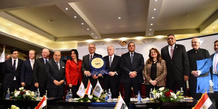 محافظ جنوب سيناء ومدينة شرم الشيخ يحصدان جائزة “AFASU” الذهبية