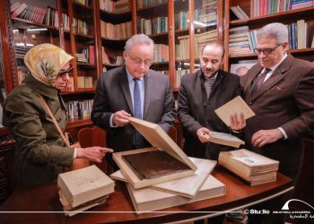 كريمة نجيب محفوظ تهدي مكتبته الخاصة إلى مكتبة الإسكندرية