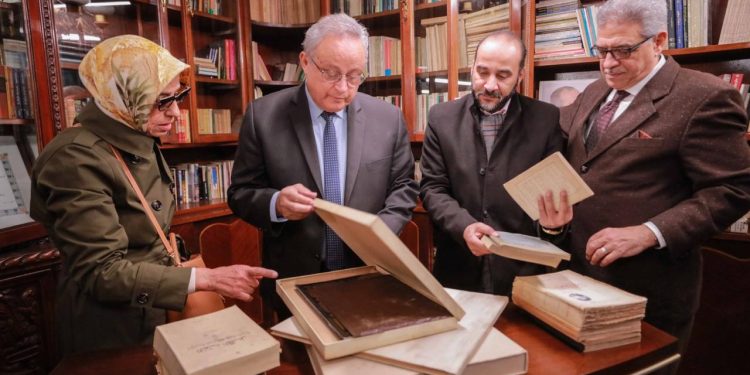 كريمة نجيب محفوظ تهدي مكتبته الخاصة إلى مكتبة الإسكندرية