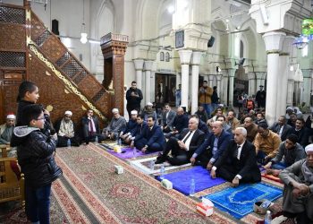 محافظ قنا يكرم الأطفال المتميزين المشاركين بمبادرة “حصن طفلك بالقرآن”