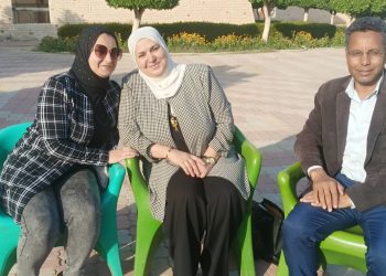 الأم المثالية بالبحر الأحمر قصة كفاح.. نتائجها ضابط و3 طبيبات 