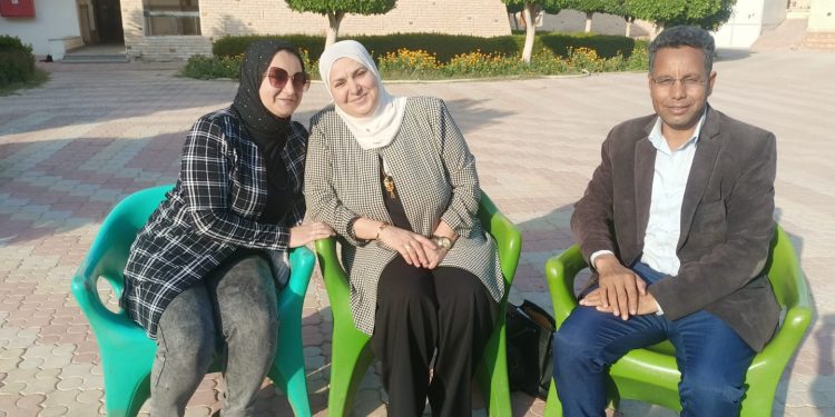 الأم المثالية بالبحر الأحمر قصة كفاح.. نتائجها ضابط و3 طبيبات 