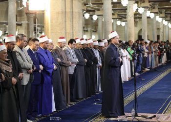 الجامع الأزهر يقيم التراويح الأولى لرمضان.. وسط إقبال كبير