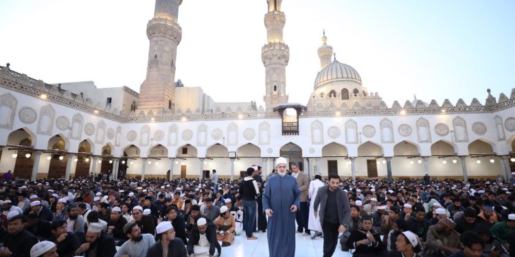5000 وجبة إفطار جماعي للطلاب الوافدين بالجامع الأزهر