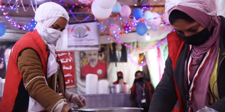 “مطبخ عزيزة”.. مبادرة إنسانية لتسكين بطون 1500 مستحق.. يوميًا