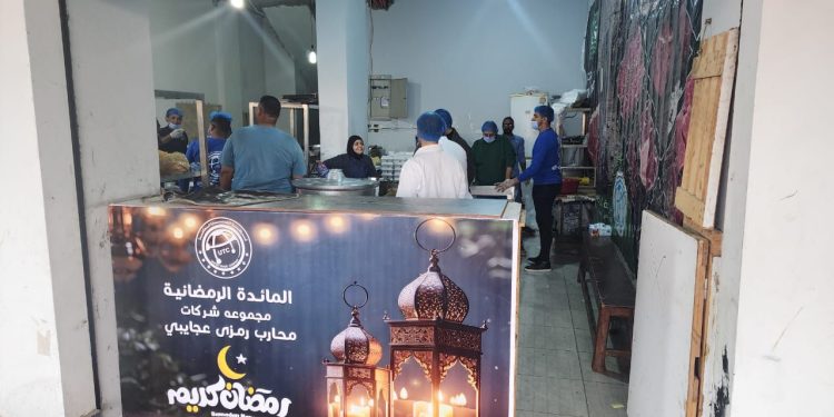 “مائدة عجايبى”.. لـ”ضيوف الرحمن” وفانوس “راعي الكنيسة” يضيئ الشوارع