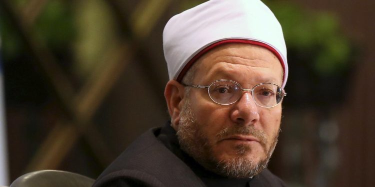 مفتي الجمهورية يعزي الكنيسة المصرية في ضحايا الحادث الإجرامي بجنوب أفريقيا