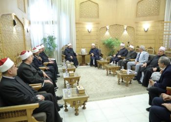 وزير الأوقاف وقياداتها يهنئون الإمام الأكبر بحلول شهر رمضان