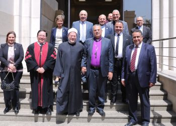 رئيس الإنجيلية يهنئ المفتي بقرب حلول عيد الفطر