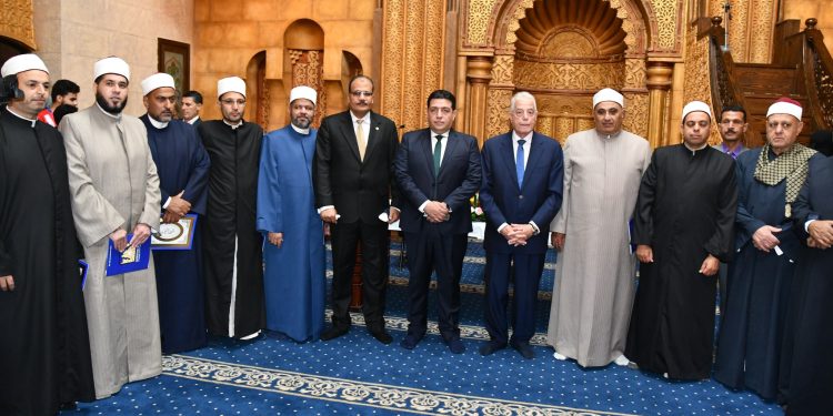 محافظ جنوب سيناء يفتتح تطوير مسجد الصحابة ويكرم حفظة القرآن