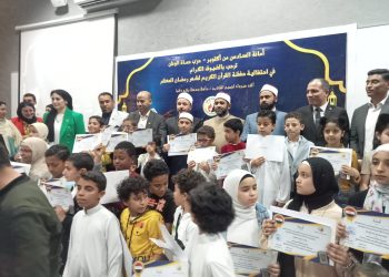 أمانة حزب “حماة الوطن” بأكتوبر تكرم حفظه القرآن الكريم