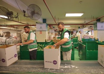 نادي بيراميدز يشارك “بنك الطعام” تعبئة كراتين رمضان لدعم الأسر الأكثر احتياجاً