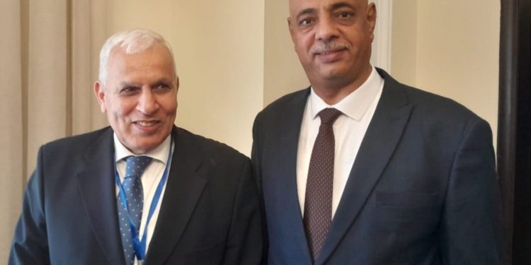 العالم “يَدُقُّ” ناقوس الخطر من “تسونامى” معلوماتية وسائل التواصل الاجتماعى