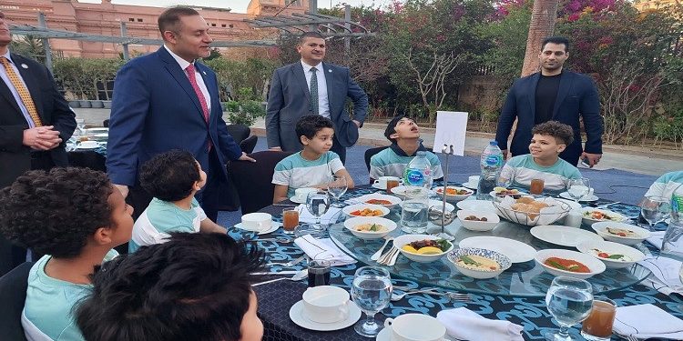 سفارة قطر بالقاهرة تحتفل بيوم اليتيم العربي