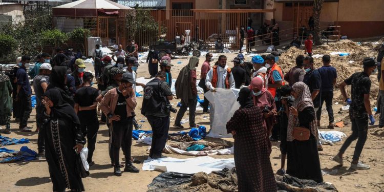 الأزهر يدين «المقابر الجماعية» في غزة.. ويؤكد: دليلٌ على فظاعة جرائم إسرائيل