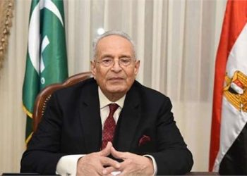 السيسي أول من أخذ زمام المبادرة ودشَّن جسرًا للتواصل الدائم مع الشباب