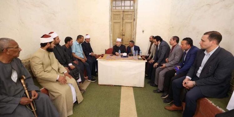 بتوجيهات الإمام الاكبر.. وفد أزهري يقدم واجب العزاء لأسر ضحايا معدية أبو غالب