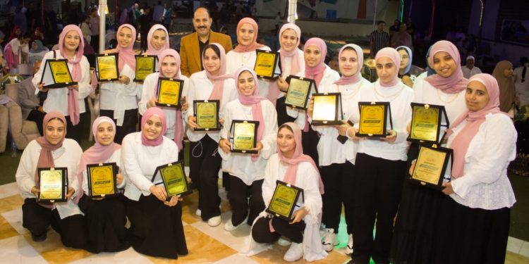 البجلات-منية النصر تكرم أوائل الشهادات التعليمية