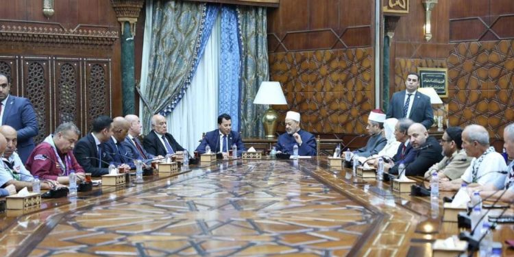 شيخ الأزهر يوصي وفد الكشافة المسلم بالتعريف بالمجازر التي يتعرض لها الشعب الفلسطيني