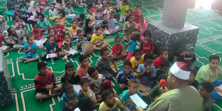 تكريم ١٨٠ حافظا للقرآن.. توزيع الحلوى والمشروبات على المارة