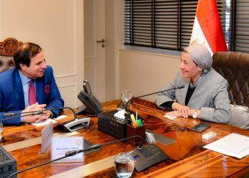 الأمين العام لرابطة الجامعات الإسلامية يبحث سبل التعاون مع وزيرة البيئة 