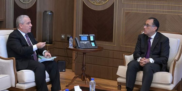رئيس الوزراء يلتقي رئيس الهيئة الوطنية للصحافة لمتابعة عدد من ملفات العمل