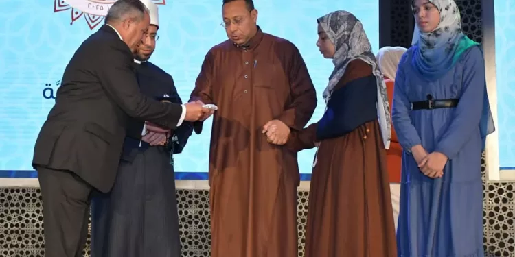 تكريم أسرة الشهيدة في مسابقة بورسعيد الدولية لحفظ القرآن والابتهال الديني
