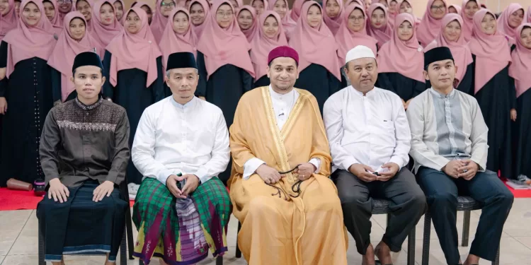 “مظاهر تكريم الإسلام للمرأة”.. في محاضرة لطالبات معاهد دار النجاح بجاكرتا