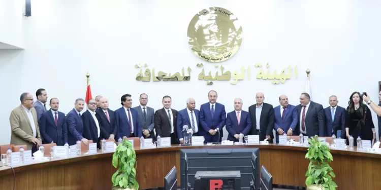 وزير قطاع الأعمال العام يستعرض إستراتيجية تطوير الشركات وتحسين نتائج الأعمال