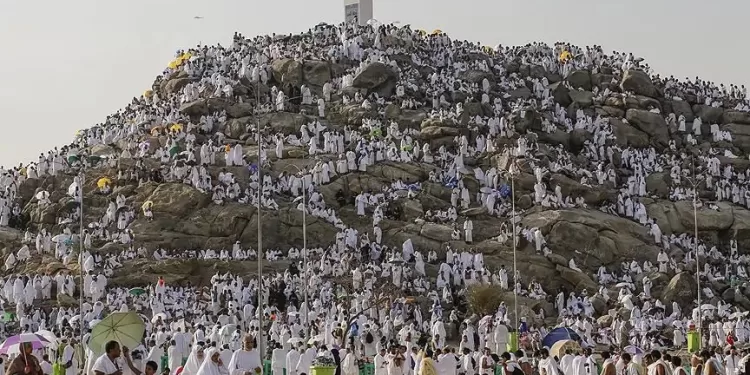 يوم عرفة.. تعمنا النفحات وتنزل الرحمات