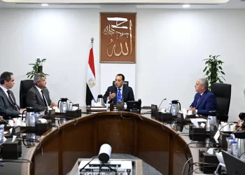 رئيس الوزراء يتابع تنفيذ توجيهات الرئيس بوضع خارطة طريق تطوير منظومة الإعلام 