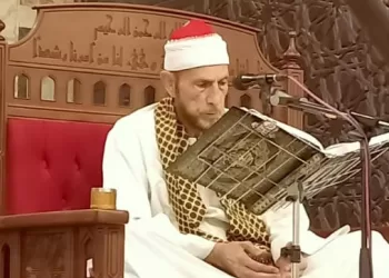 تأخر المذيع يتسبب في إذاعة شعائر فجر مسجلة