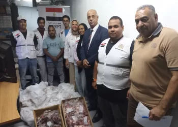 توزيع 300 كيلو لحوم على المستحقِّين من العِمالة الموسمية