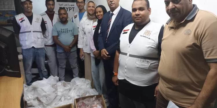 توزيع 300 كيلو لحوم على المستحقِّين من العِمالة الموسمية