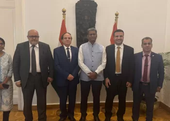 سفير الهند بالقاهرة يبحث التعاون مع الأمين العام لرابطة الجامعات الإسلامية