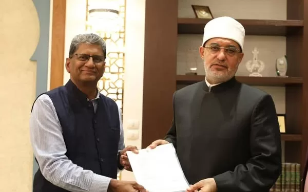 سفير الهند يوجه دعوة رسمية لمفتي الجمهورية لزيارة بلاده